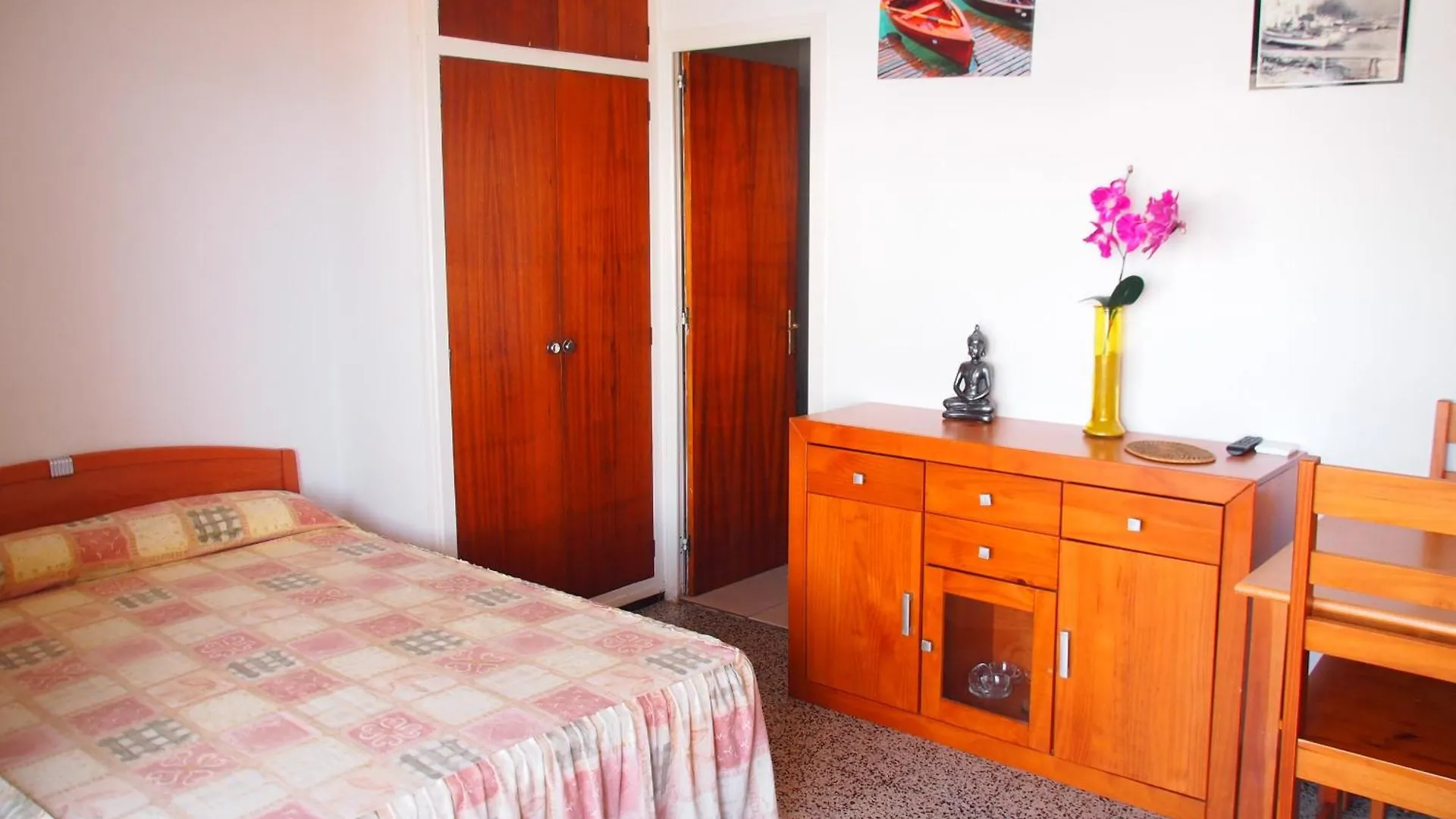 Miramar 25C Apartment Roses